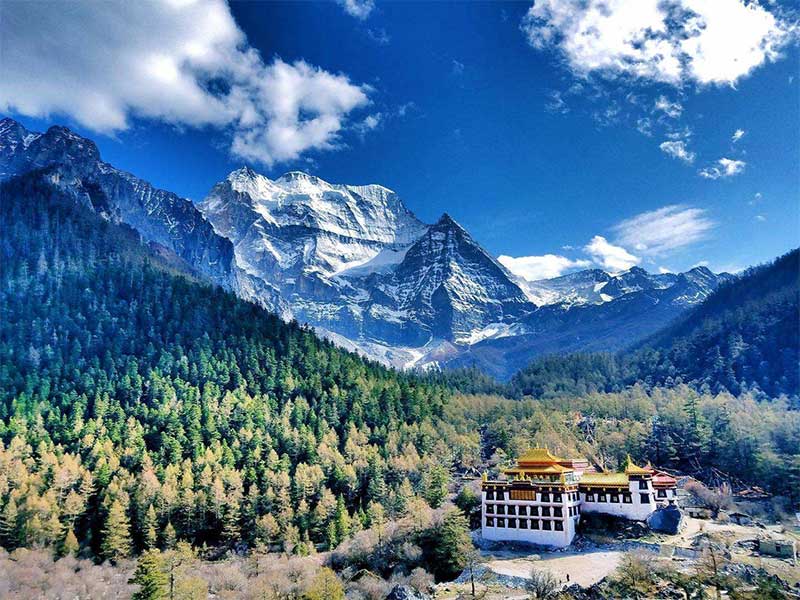 川西有哪些地方值得去旅遊？川西旅遊全攻略：雪山、草原與信仰之地