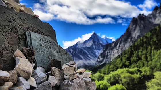 🌄 川西大環線自駕遊最佳路線——雪山、草原與藏地信仰的震撼之旅